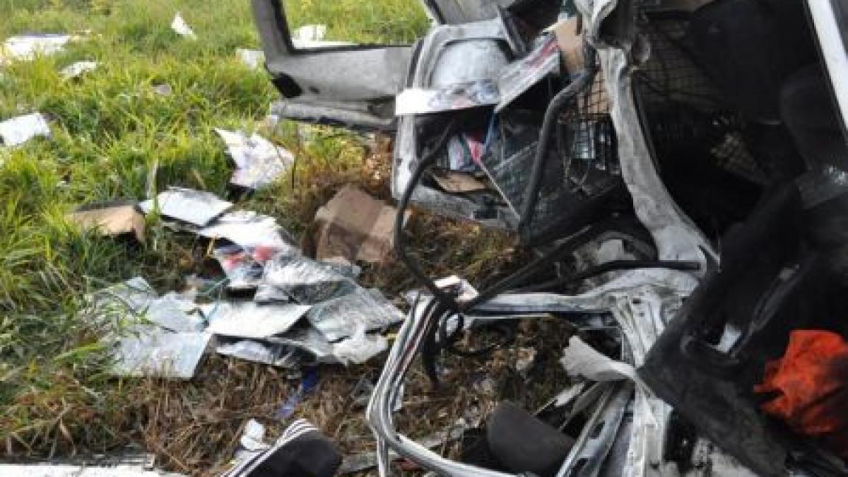 Taxiul morţii. Trei morţi şi patru răniţi, în urma unui accident extrem de grav în Caraş-Severin