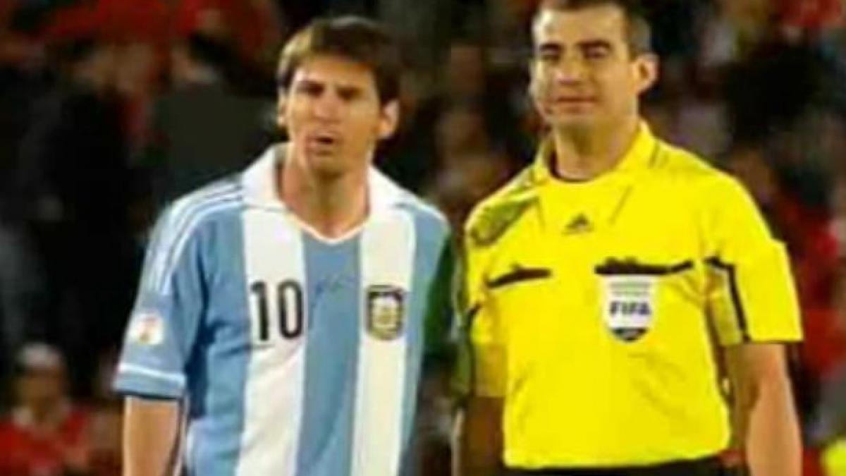 Moment inedit la meciul Chile - Argentina: Messi, rugat să se fotografieze cu arbitrul asistent la pauză