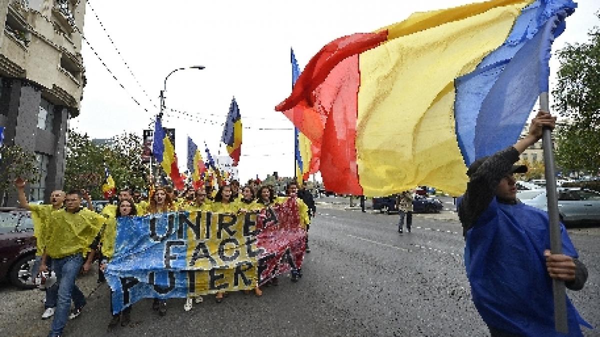 &quot;Basarabia e România!&quot; Peste 1.000 de persoane au participat la un marş pentru unire