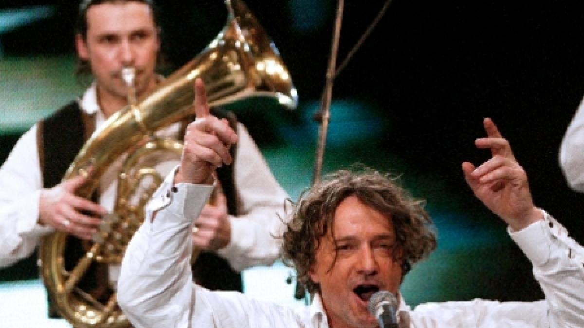 Goran Bregovic va susţine un concert la Deva. Artistul va interpreta o melodie în memoria jurnalistului Mile Cărpenişan