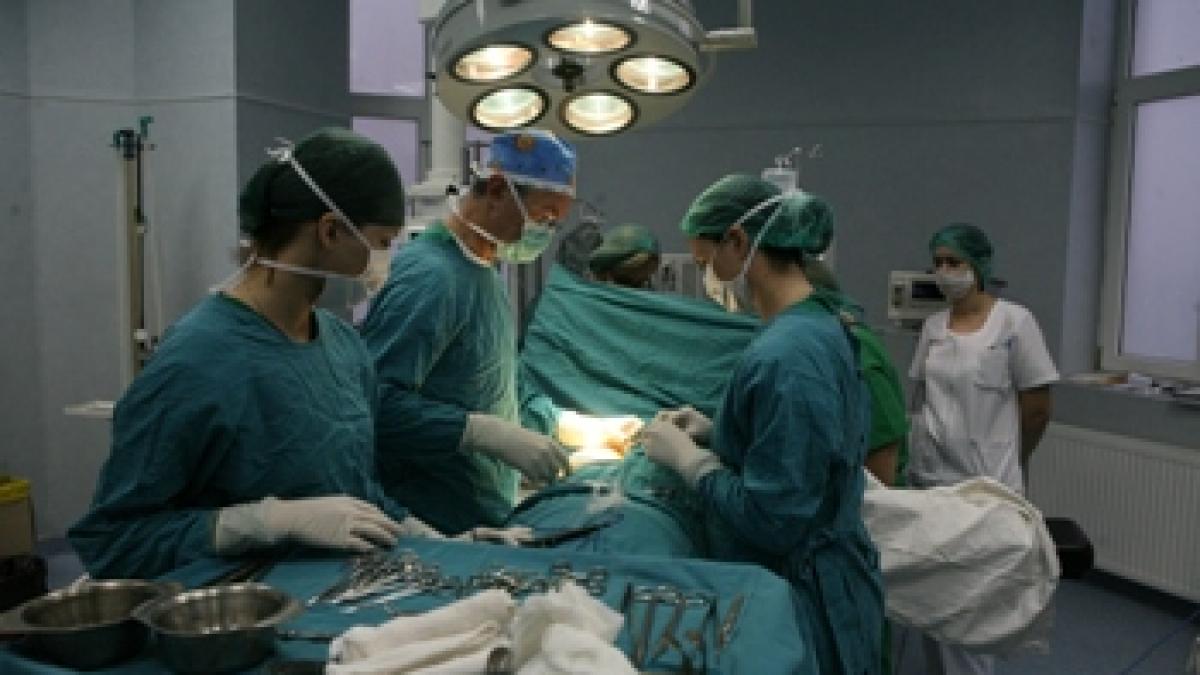 Eroare GRAVĂ în spital. S-a internat pentru a fi operată la MÂNĂ, dar medicii i-au făcut un CHIURETAJ