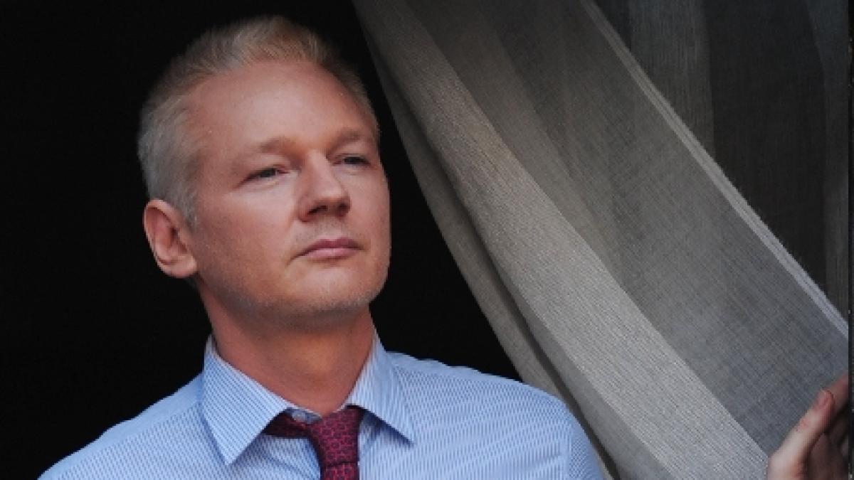 Julian Assange pare să fie în formă fizică bună, contrar declaraţiilor oficialilor din ambasada Ecuadorului, unde s-a refugiat