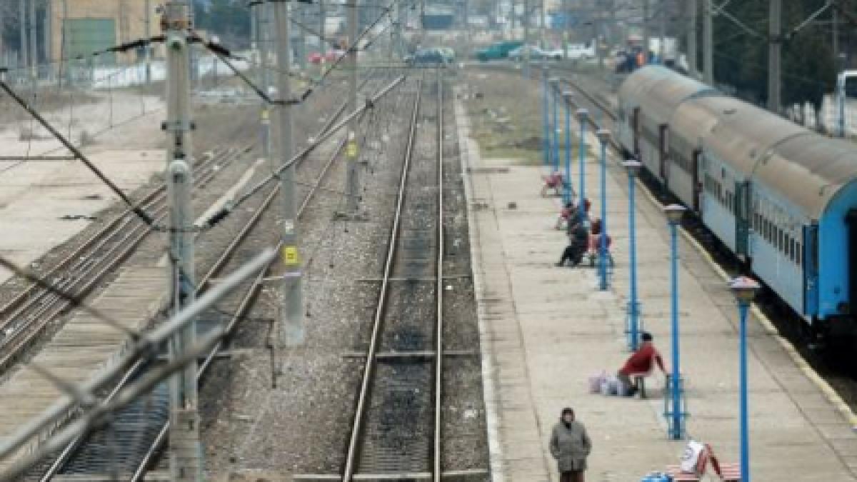 De ce tot întârzie trenurile în România? Angajaţii CFR nu pot ţine pasul cu hoţii