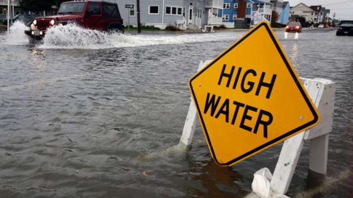 URAGANUL SANDY a afectat şi românii din SUA: &quot;A fost urgie. Valurile erau de 3 metri, iar vântul bătea cu 150 km/h&quot;