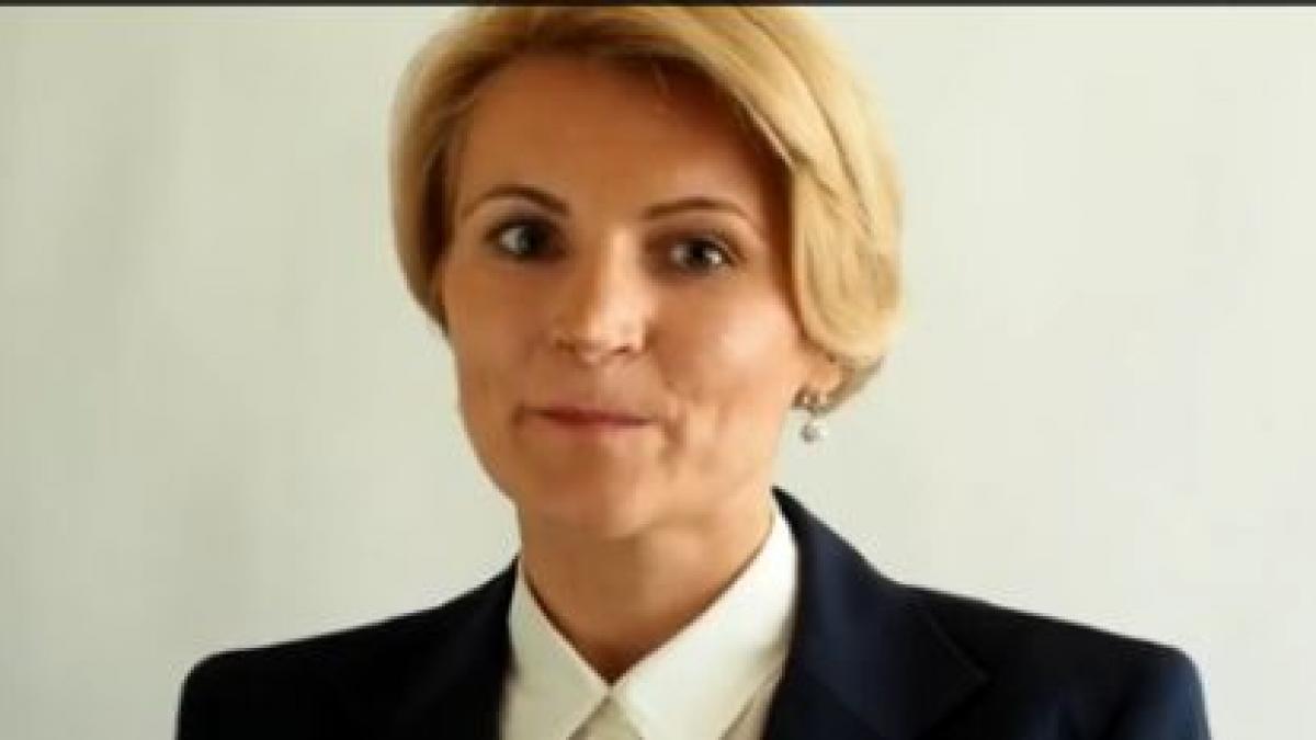 ”Blonda lui Stolojan” face minuni în campanie: ”Pic o dată, mă ridic de două ori”