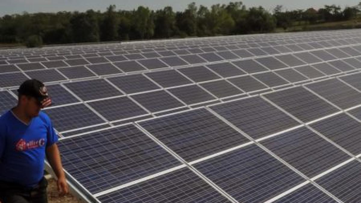 Producţia celui mai mare parc fotovoltaic din România începe în primele zile din 2013