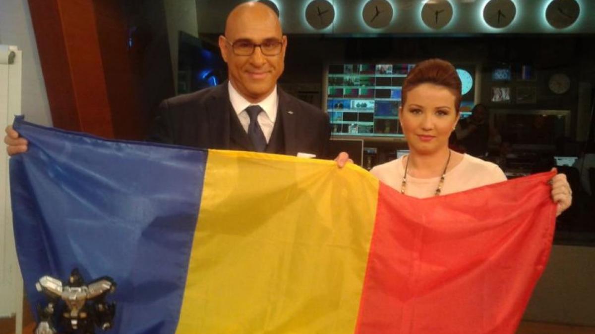 &quot;Să fii român e un lucru frumos!&quot; Niels Schnecker şi Sabina Iosub dau startul campaniei &quot;Pe tricolor e scris UNIRE&quot;