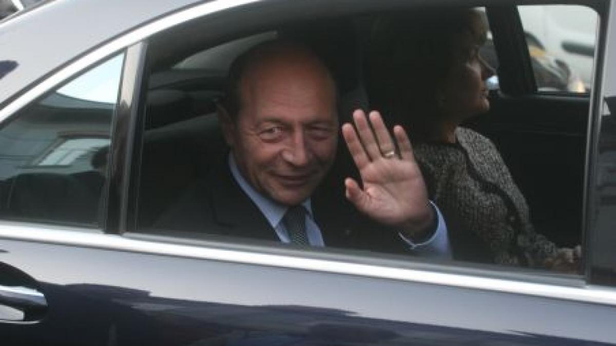 Preşedintele Băsescu îşi sărbătoreşte ziua de naştere la Castelul Foişor din Sinaia, alături de pedelişti