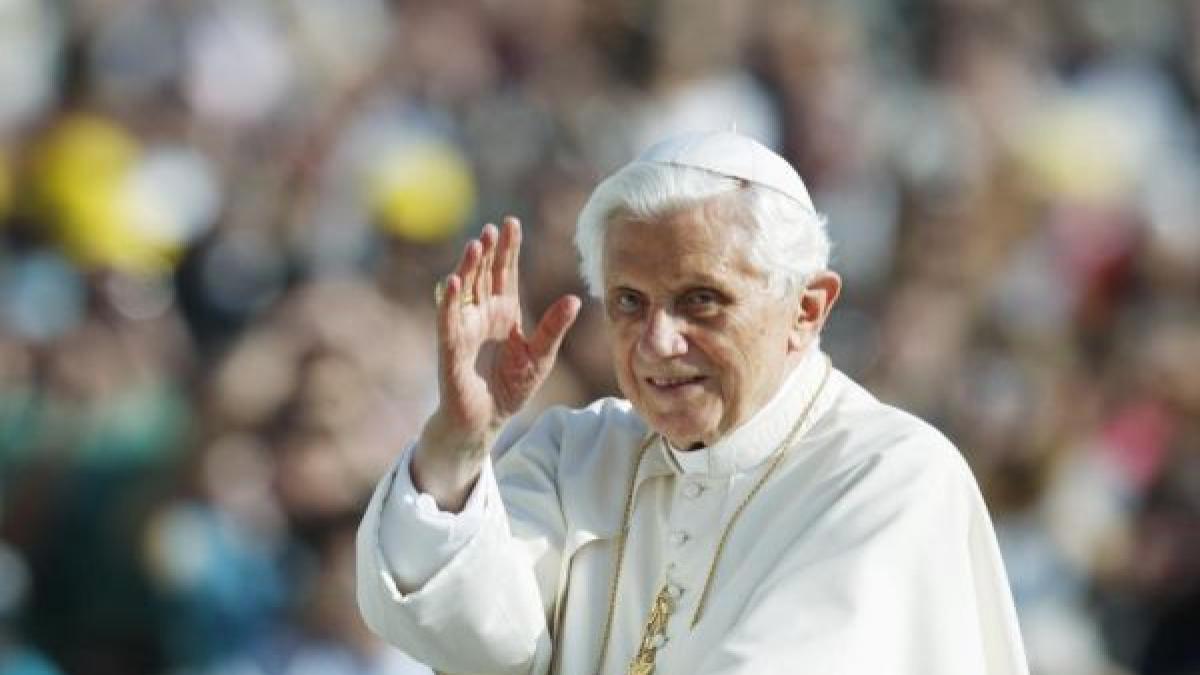 Papa Benedict al XVI-lea îşi face cont de Twitter