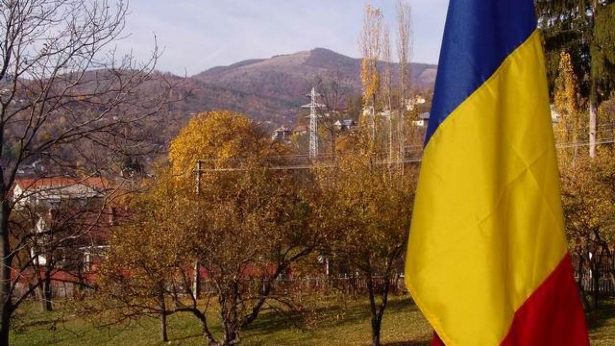 Mii de români s-au alăturat campaniei &quot;Pe tricolor e scris Unire&quot;