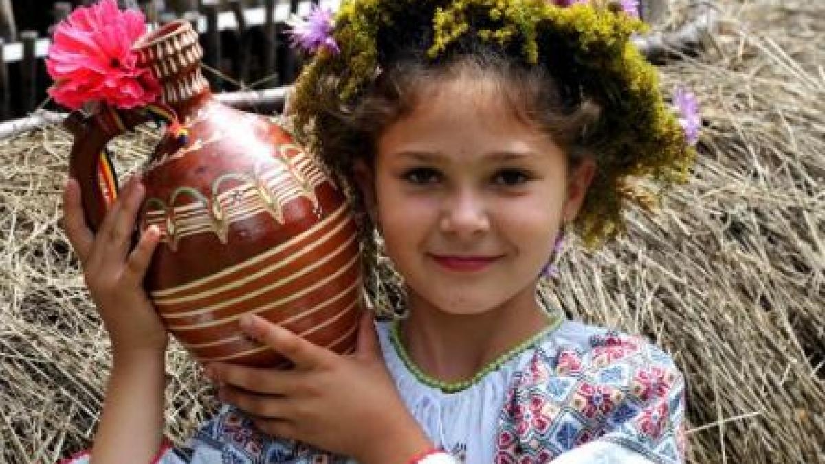 &quot;Cu mama la muzeu&quot;. Activităţi (re)creative pentru copii şi părinţi la Muzeul Satului din Capitală