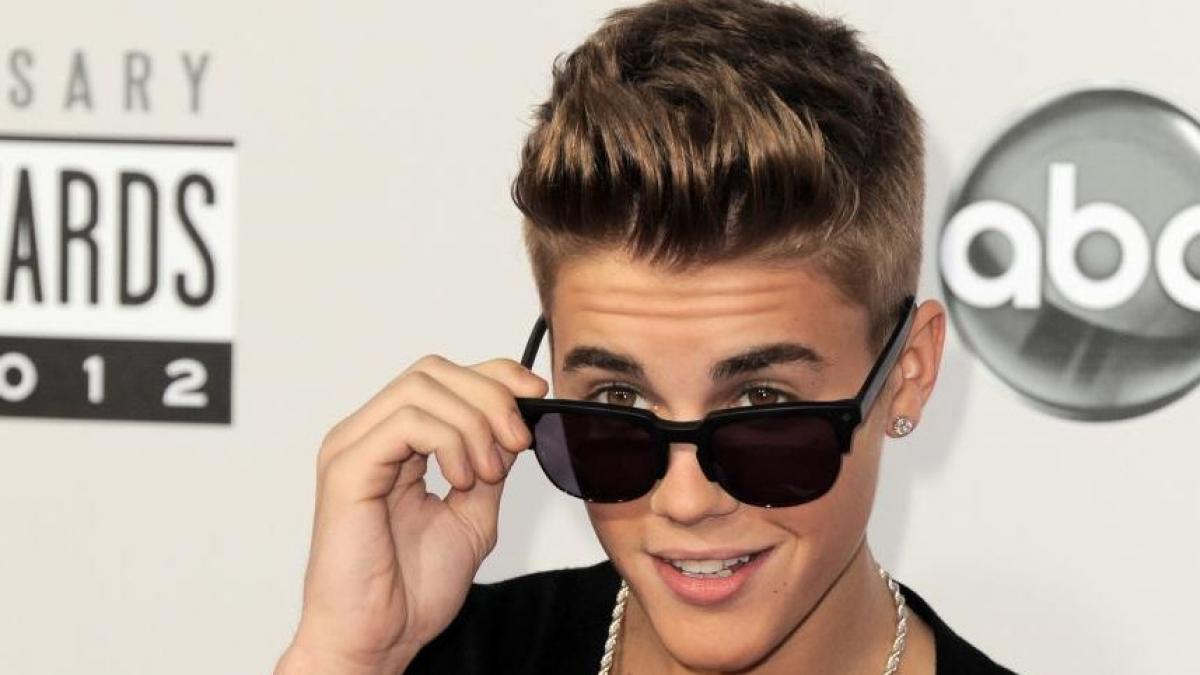 Justin Bieber, marele câştigător la American Music Awards. Tânărul megastar a plecat acasă cu cele mai râvnite trofee