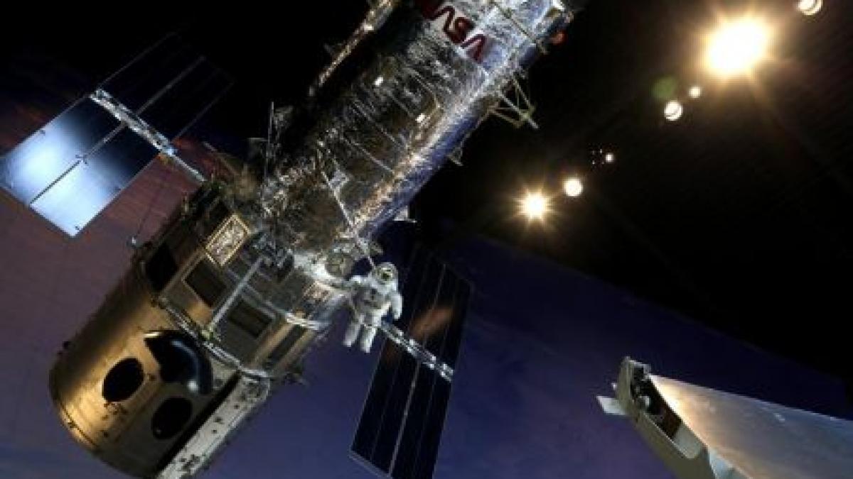 Trei elevi din Capitală, premiaţi de NASA. Un satelit Galileo a fost botezat cu numele româncei