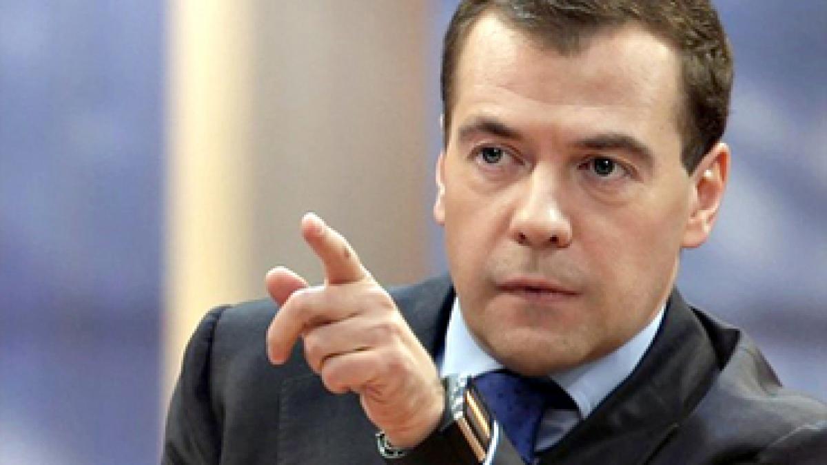 Dmitry Medvedev pune la îndoială poziţia oficială a Franţei faţă de opoziţia siriană