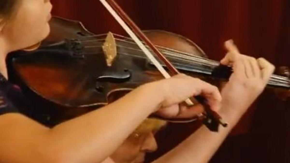 Tânăra violonistă Mihaela Mitrofan, premiată la International Music Competition 2012