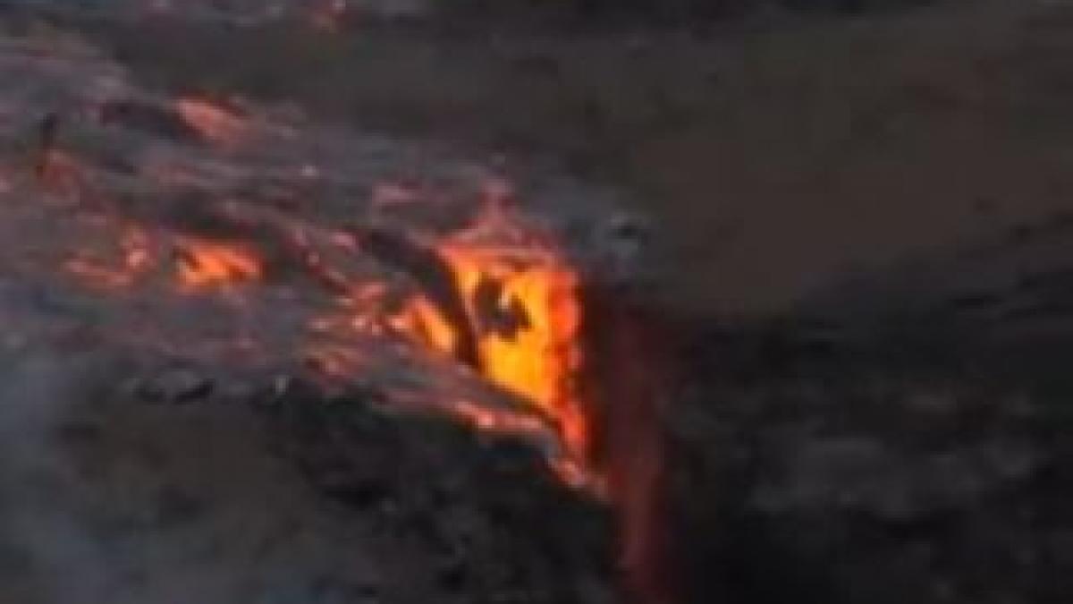 Râuri de lavă în Hawaii. Lava unui vulcan a ajuns până în apele Oceanului