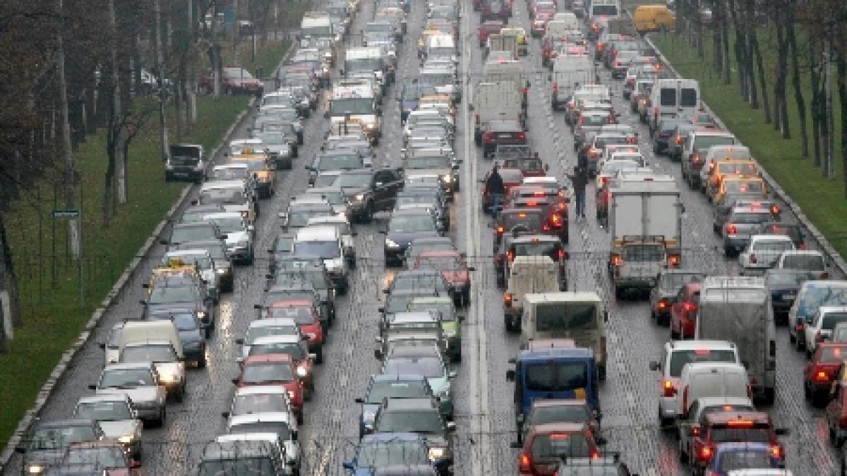 Veşti proaste: Şoferii vor PLĂTI MAI MULT, dar traficul din Bucureşti va fi decongestionat