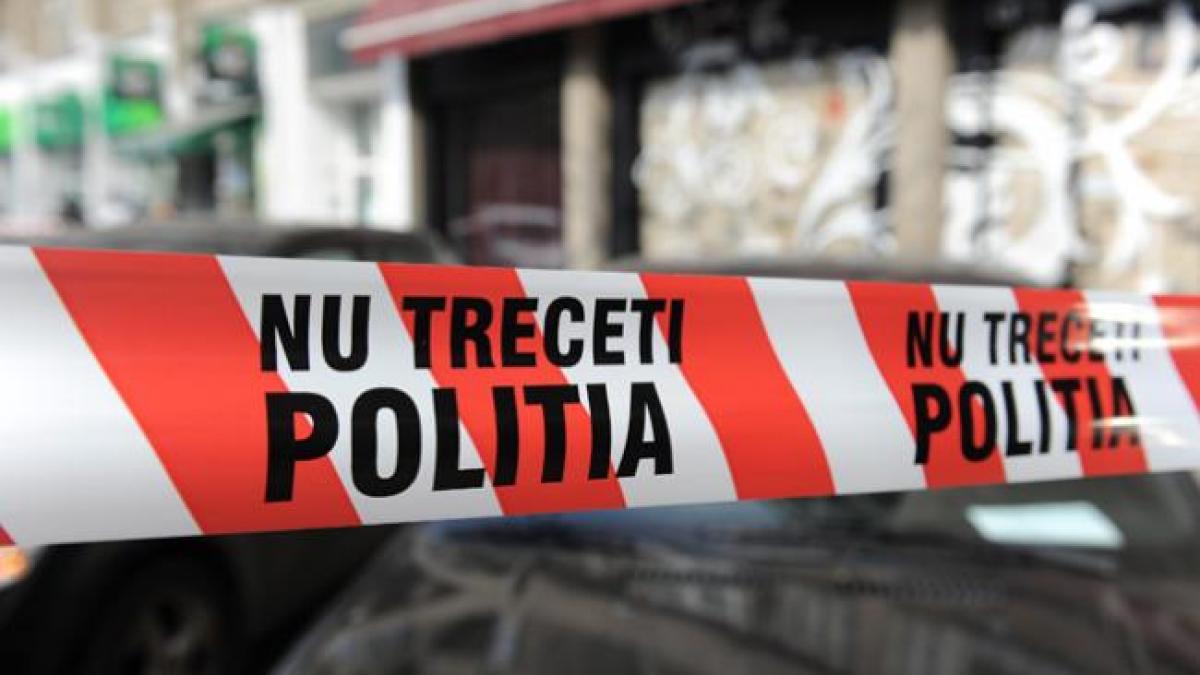 Deşi poliţia e în alertă, criminalii sunt încă în libertate. Anchetatorii n-au niciun indiciu despre indivizii care l-au împuşcat pe bărbat în faţa blocului