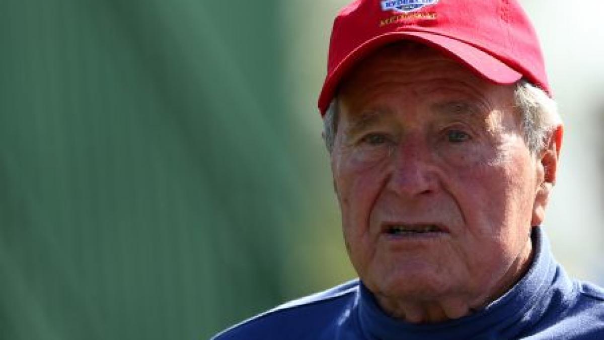 Fostul preşedinte american George H.W. Bush, internat în spital