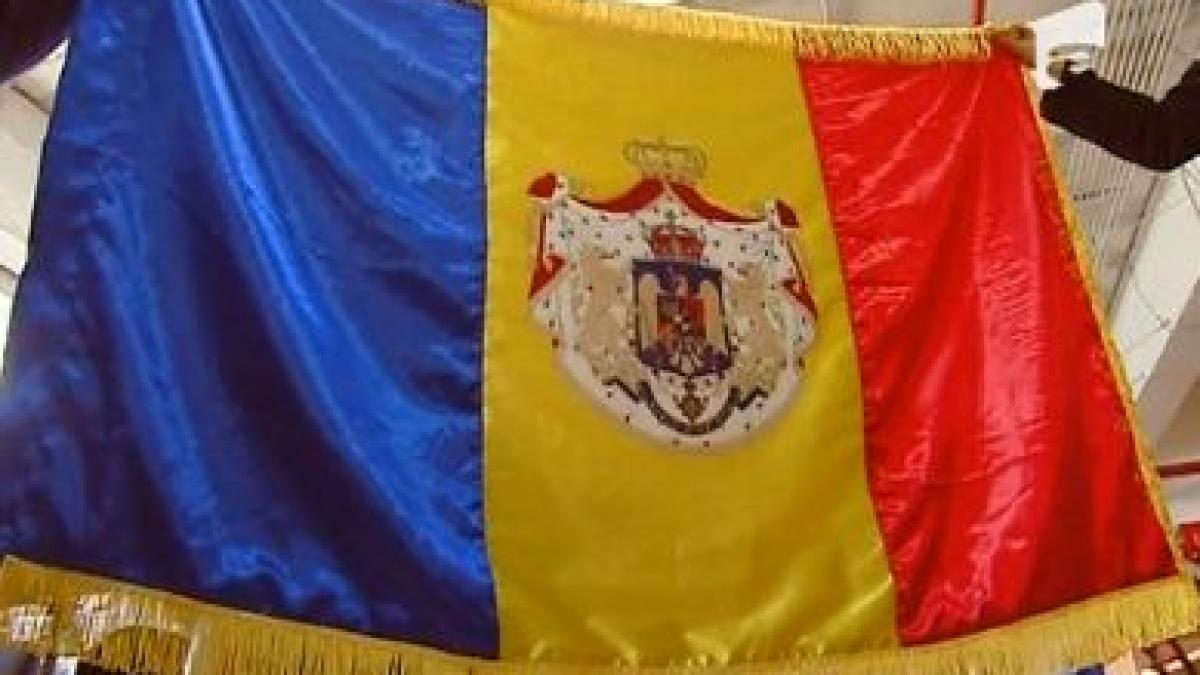 &quot;Pe tricolor e scris Unire!&quot;. Antena 3 oferă steaguri istorice românilor care participă la parada de 1 Decembrie din Capitală