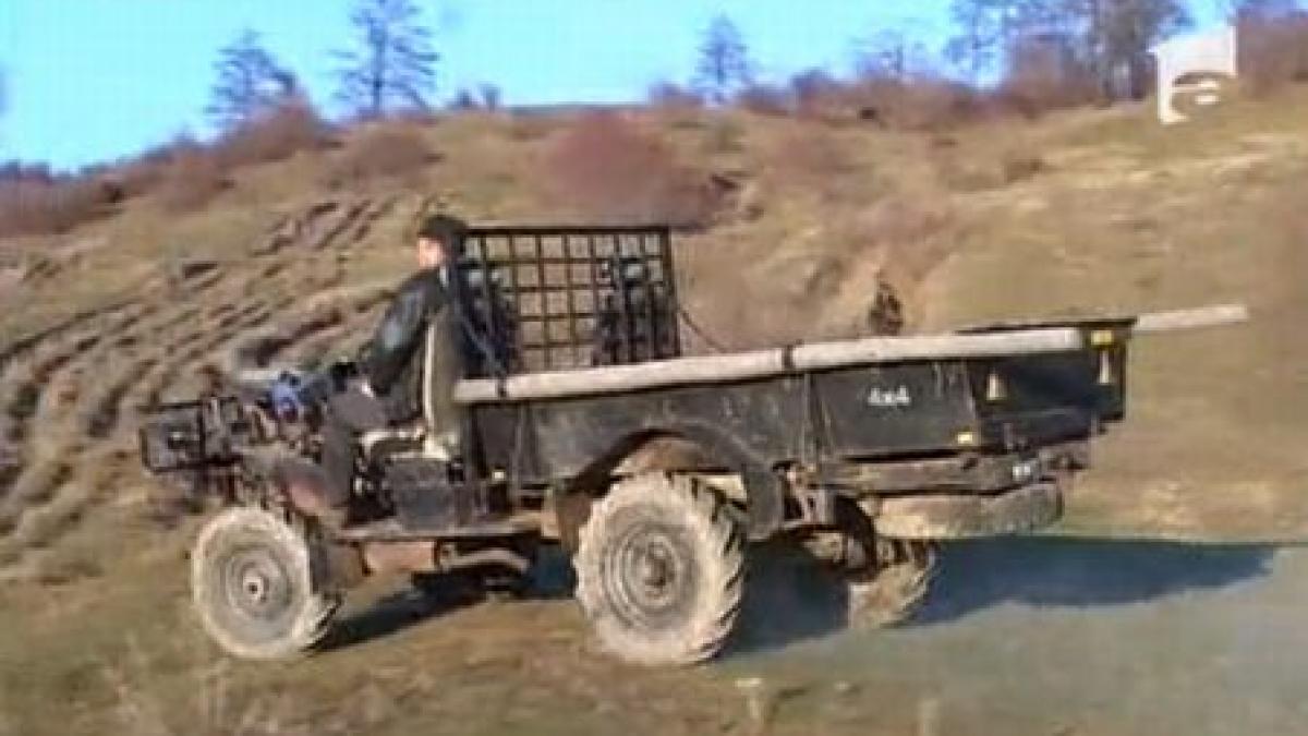 Nici căruţă, nici tractor. Traşcaleta, &quot;hibridul 4x4&quot; extrem de popular într-o comună din Argeş