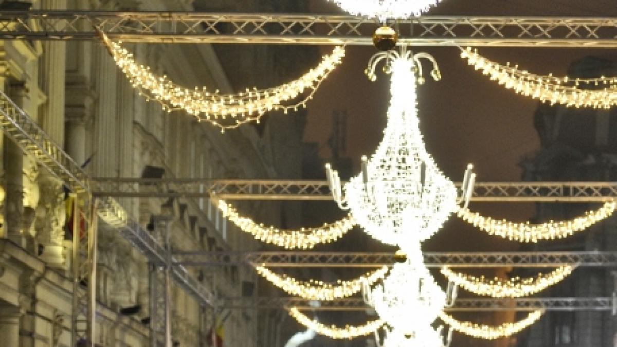 Edilii sectoarelor 3 şi 4 din Capitală au aprins luminile festive pentru sărbătorile de iarnă