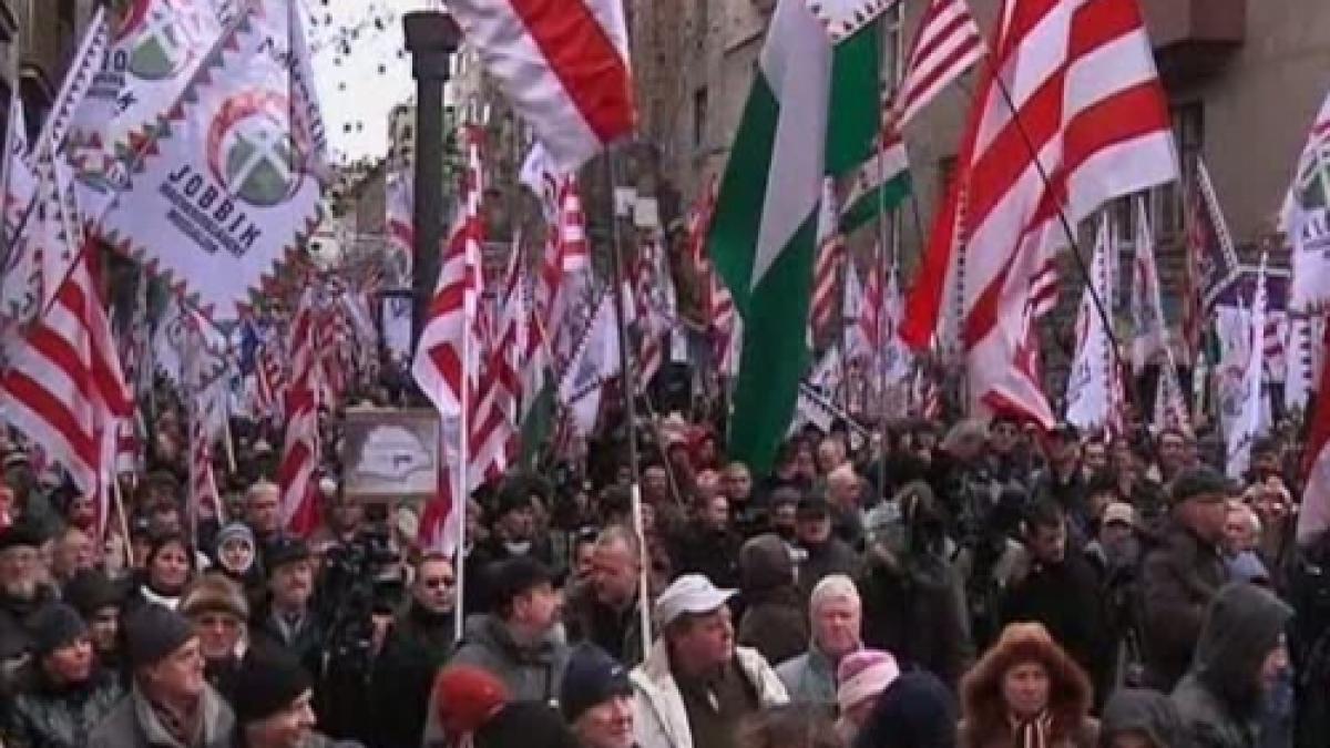 10.000 de unguri au protestat în faţa Parlamentului din Budapesta. Un &quot;ales&quot; de-al lor, acuzat de afirmaţii anti-semite