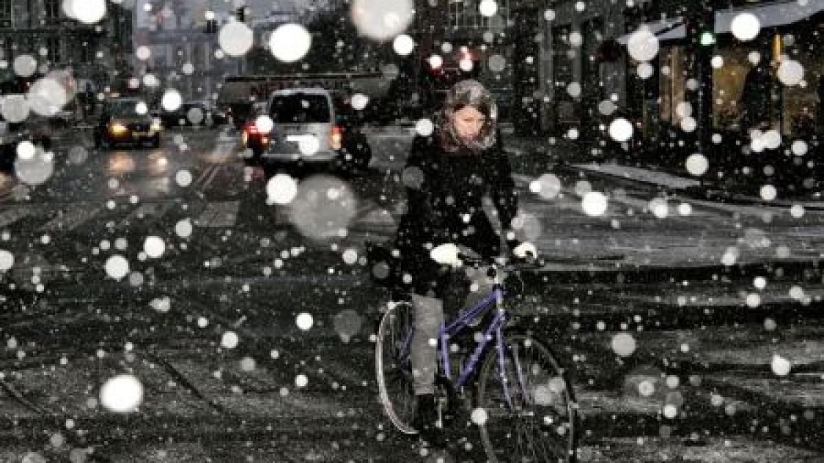 Cod Galben de vânt puternic şi ninsoare în şase judeţe din ţară. Vezi prognoza meteo