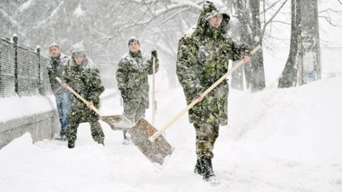 Meteorologii ar putea emite o nouă avertizare de vreme rea. Continuă să ningă în mai multe zone ale ţării