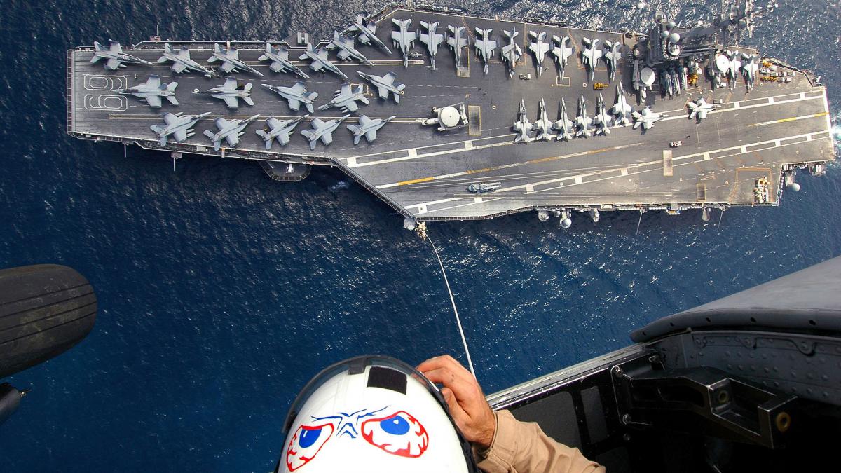 USS Eisenhower, cu mii de militari americani la bord, s-a poziţionat în apropiere de ţărmul sirian