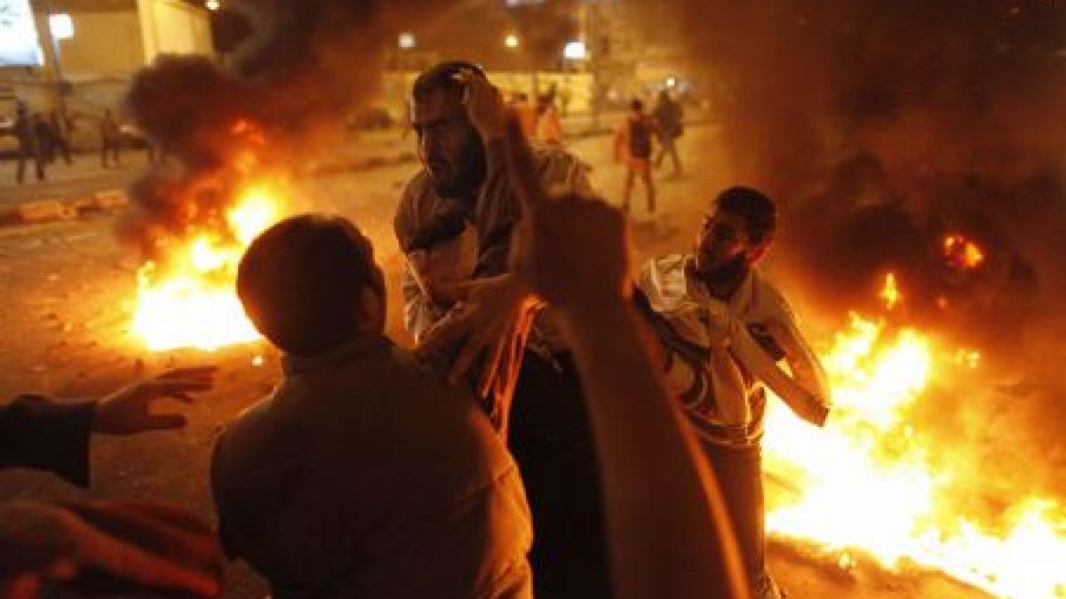 Egipt. Protestatarii anti-Morsi au incendiat sediul Frăţiei Musulmane din Cairo  