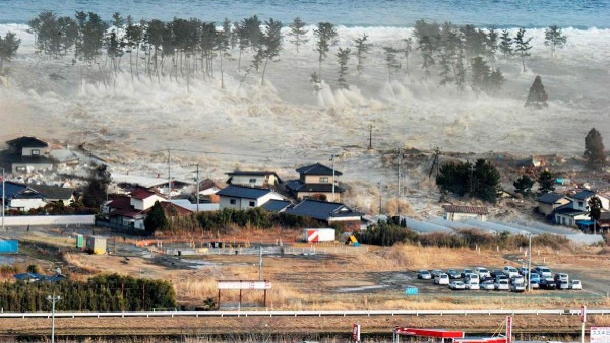 Japonia, greu încercată. FOTOREPORTAJ copleşitor din mijlocul seismului care a lovit ţara în 2011