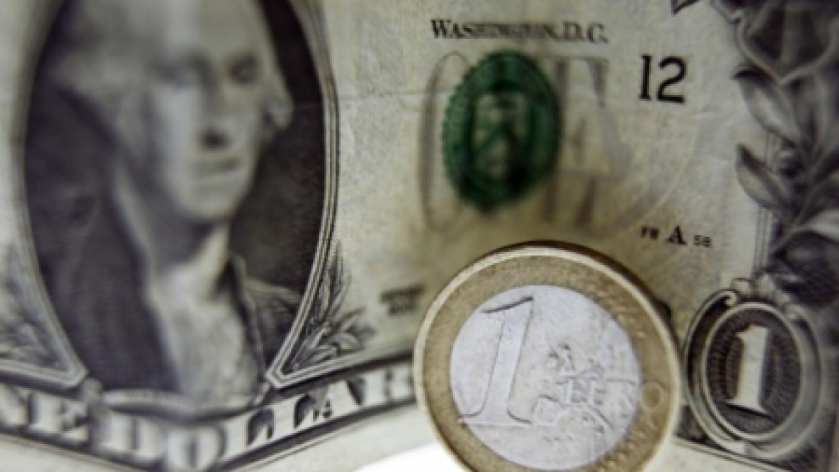 Leul creşte faţă de euro, dar se depreciază în raport cu dolarul. Vezi cotaţia BNR