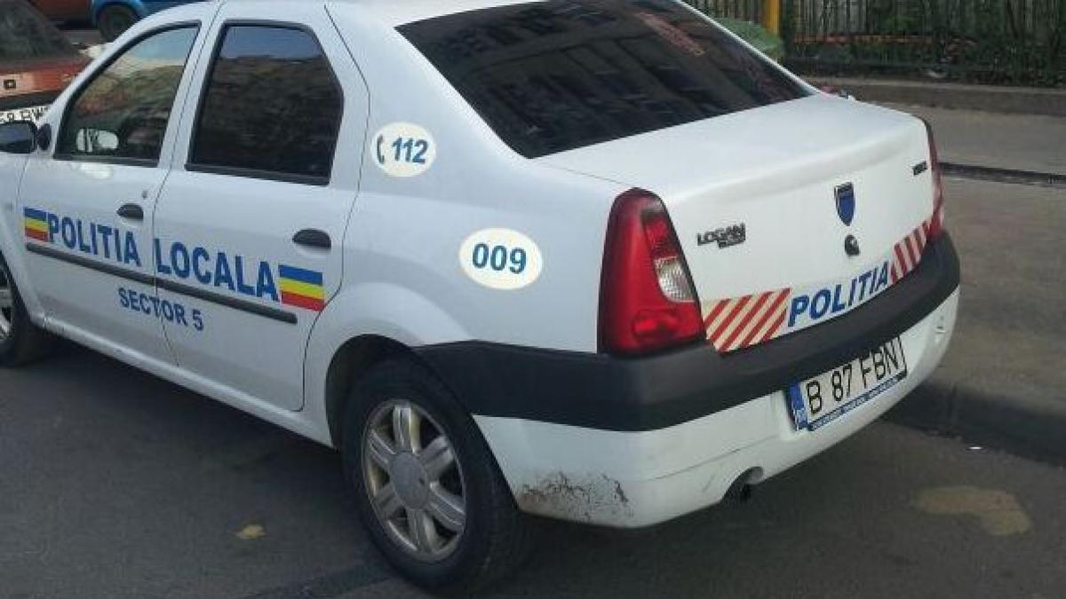 Poliţia are voie să parcheze acolo, dar nu ştiţi voi. Şoferii din Capitală, revoltaţi de această imagine