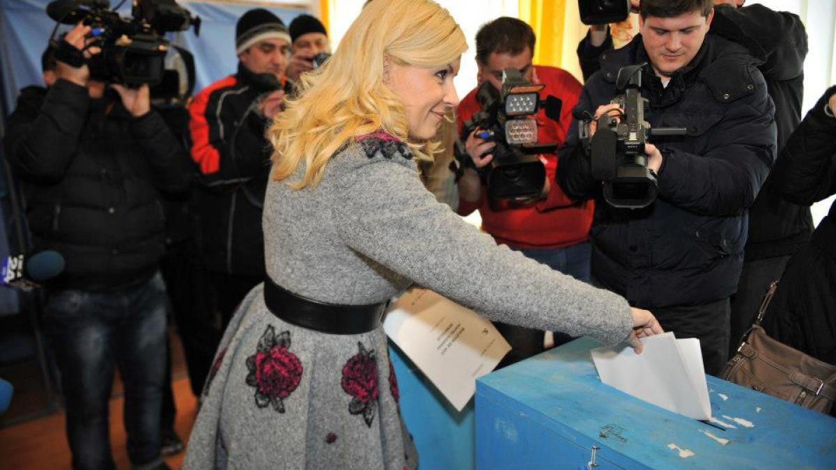 Elena Udrea a votat &quot;cu speranţa şi dorinţa ca drumul României către democraţie totală să fie ireversibil&quot;