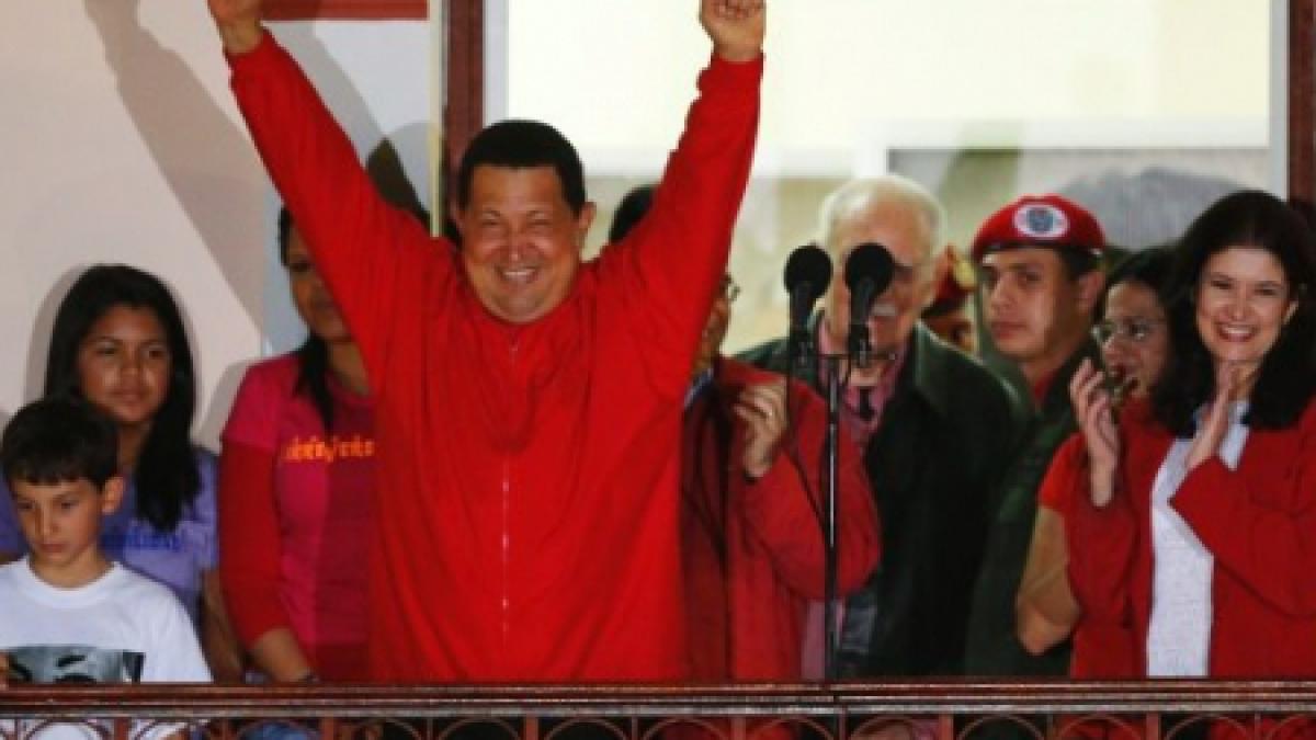 Hugo Chavez, în &quot;stare stabilă&quot; după operaţia de cancer la care a fost supus