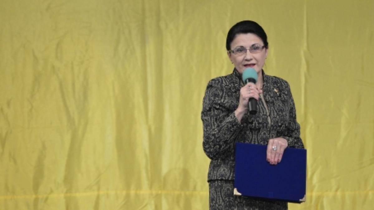 Ecaterina Andronescu: România oferă în acest moment 5.000 de burse studenţilor din Republica Moldova