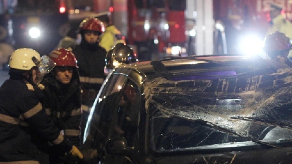 Accident grav în Bucureşti, pe bulevardul Kiseleff. Două persoane au fost rănite