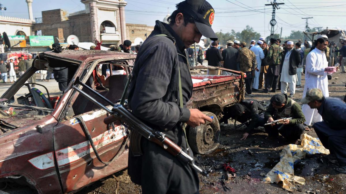 Atentat cu bombă într-o staţie de autobuz din Pakistan. Cel puţin 17 persoane au fost ucise