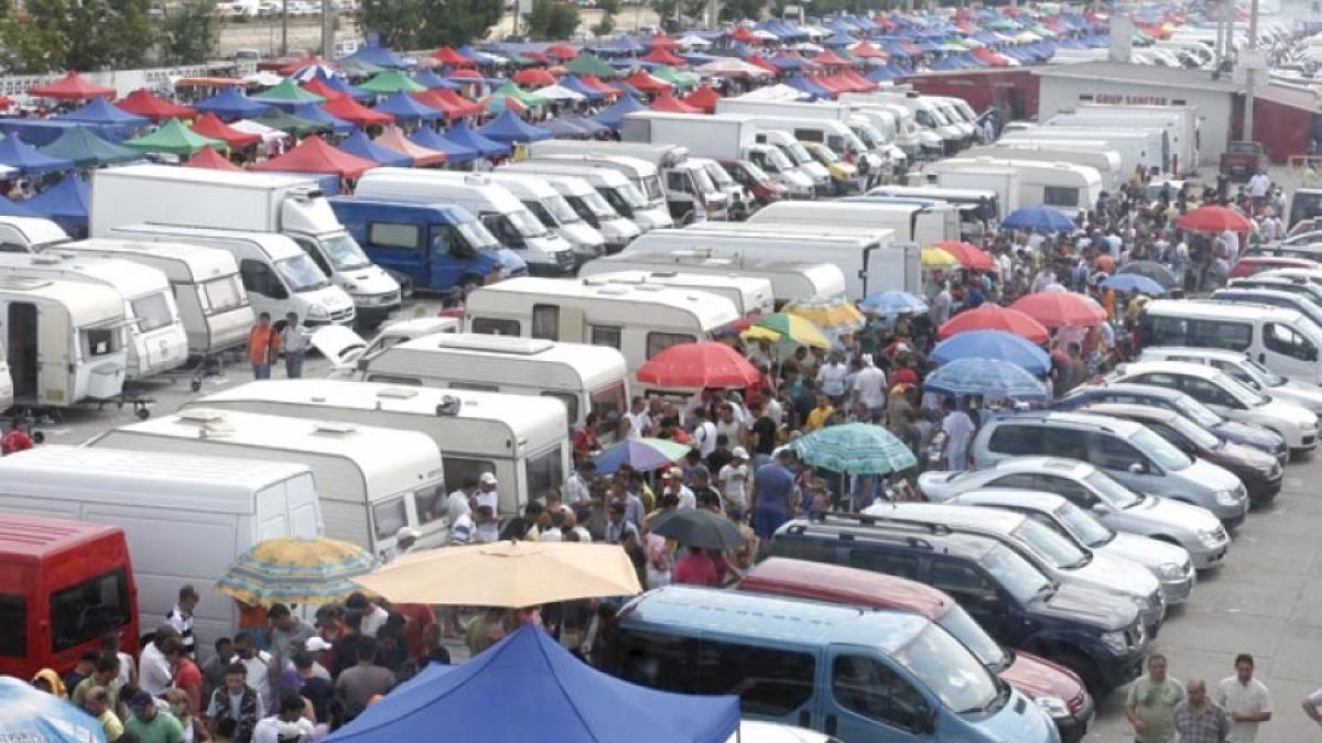 Românii cumpără din ce în ce mai puţine maşini noi. Autoturismele second-hand achiziţionate sunt vechi de 10 ani