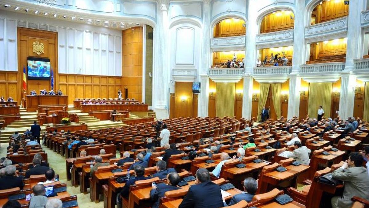 Astăzi au loc primele şedinţe ale noului Parlament