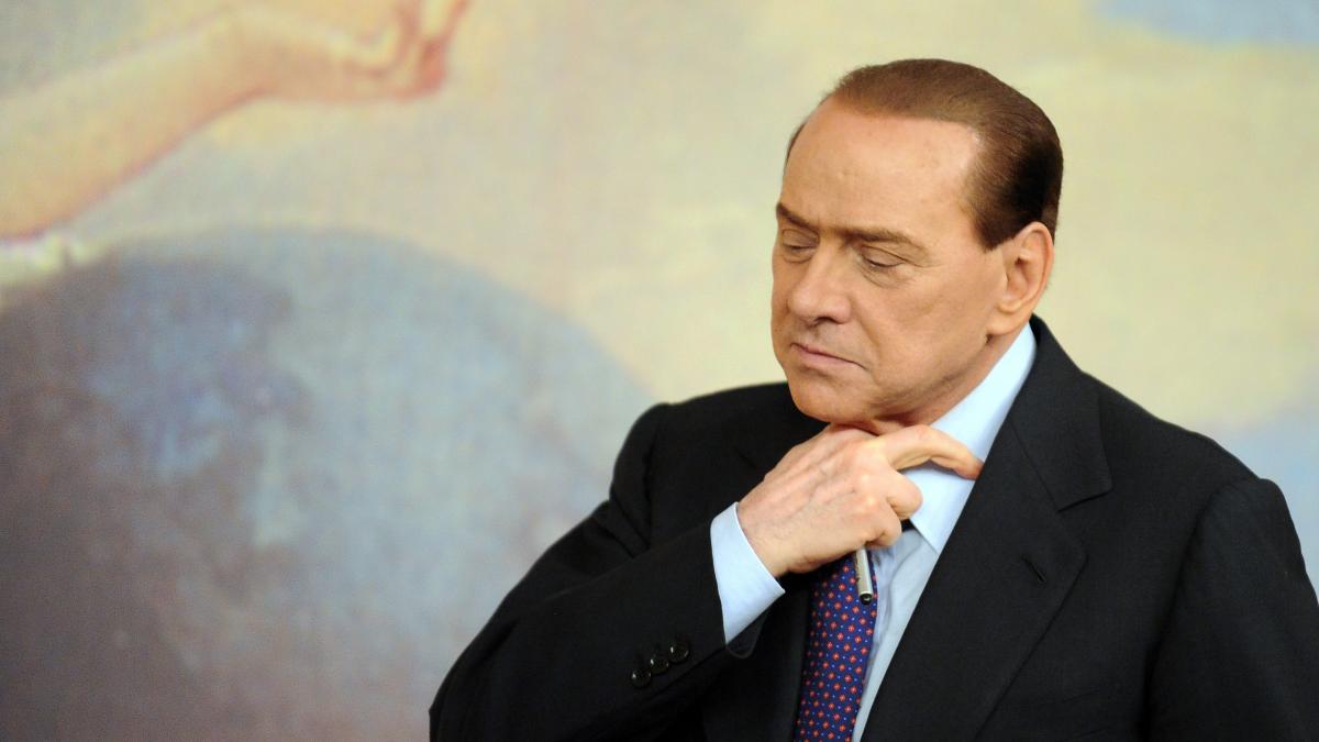 Berlusconi avertizează: Italia ar putea fi OBLIGATĂ să părăsească zona euro