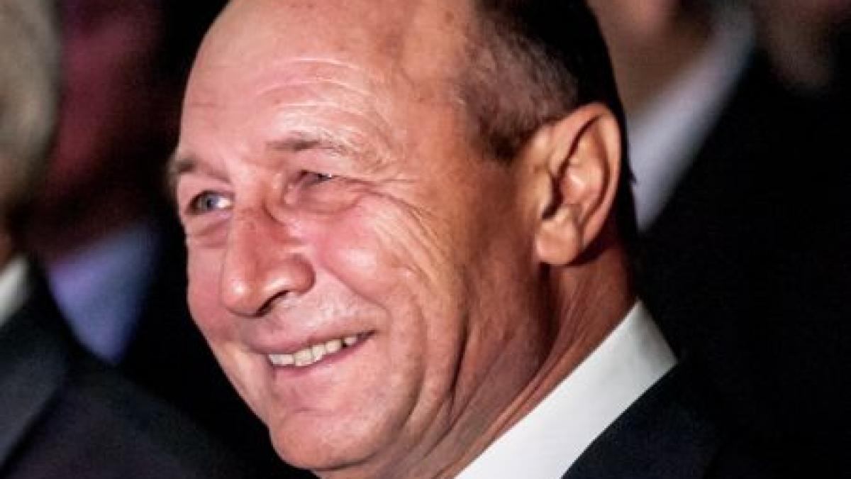 Băsescu, noului guvern: aveţi premise să tractaţi România către creştere economică. Puteţi apela la sprijinul meu