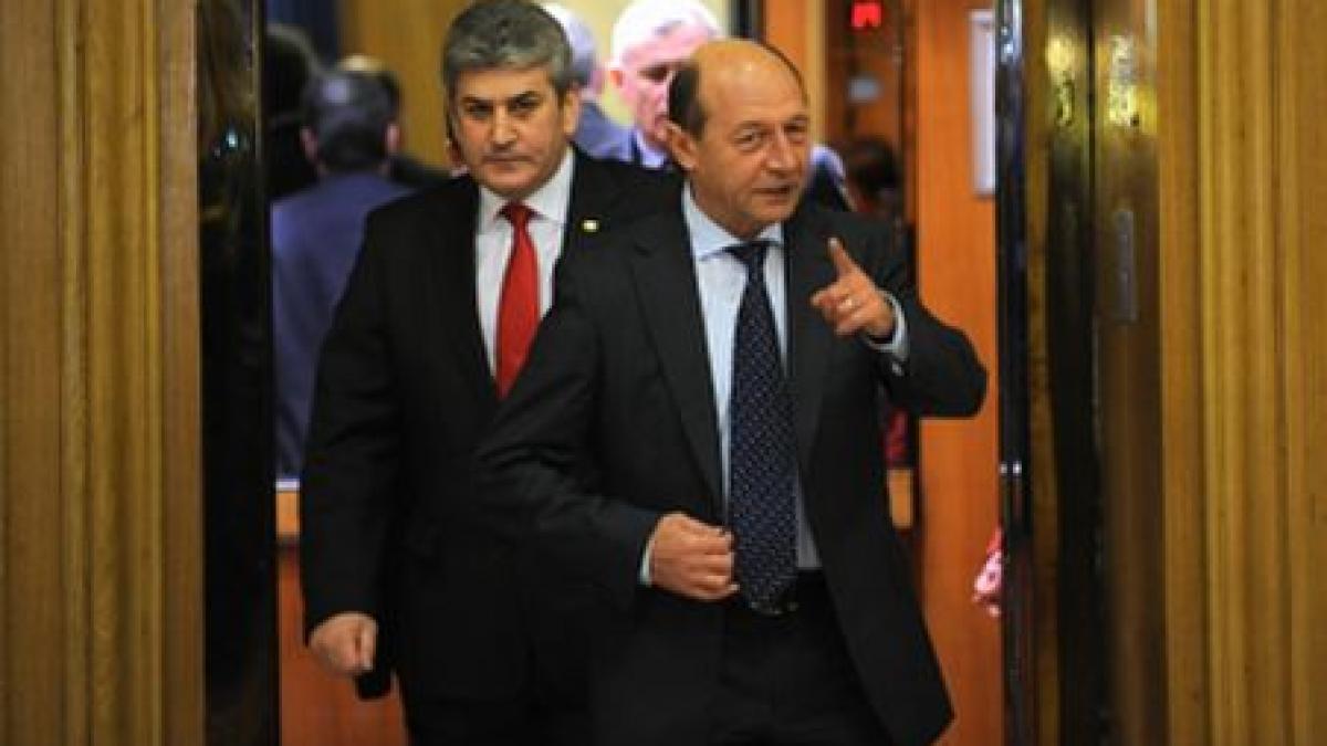 Cu ce miniştri nu a dat mâna Băsescu la depunerea jurământului cabinetului Ponta II