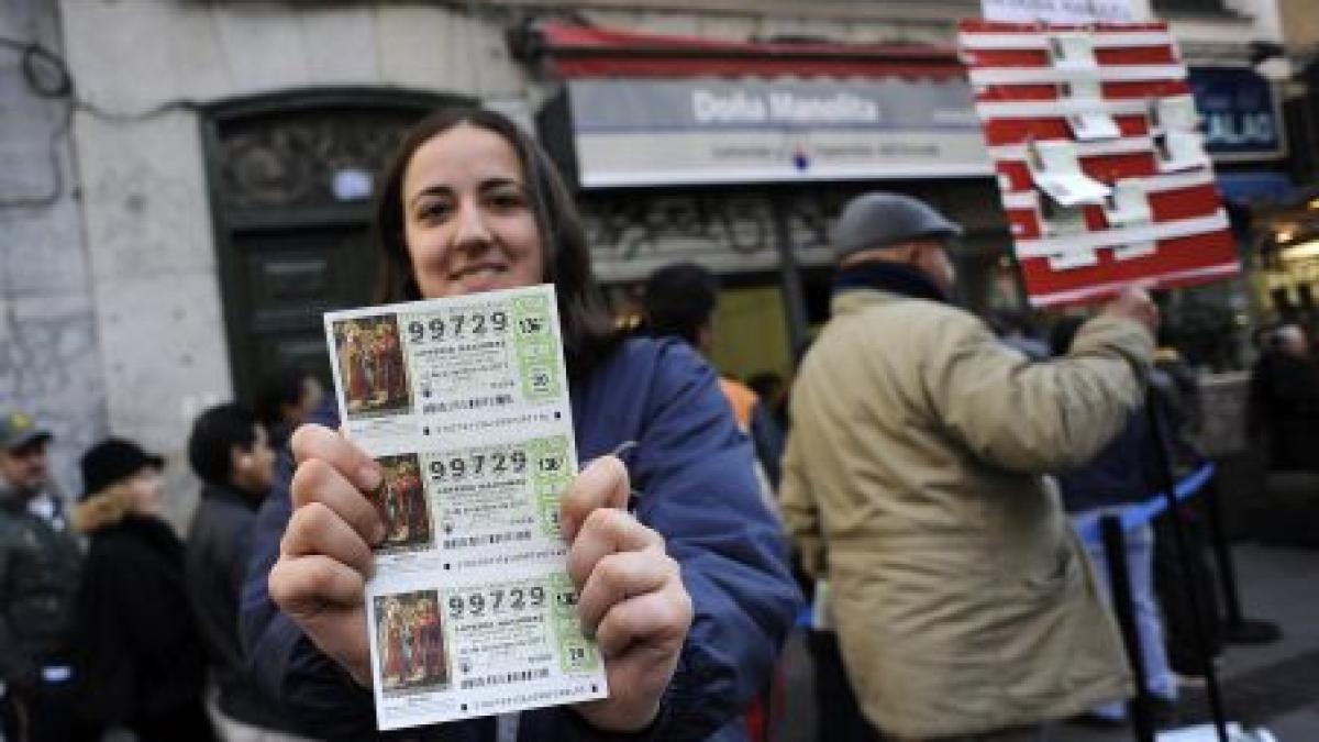 Unul dintre premiile celei mai bogate loterii din lume i-a revenit unui român. Vezi cât a câştigat