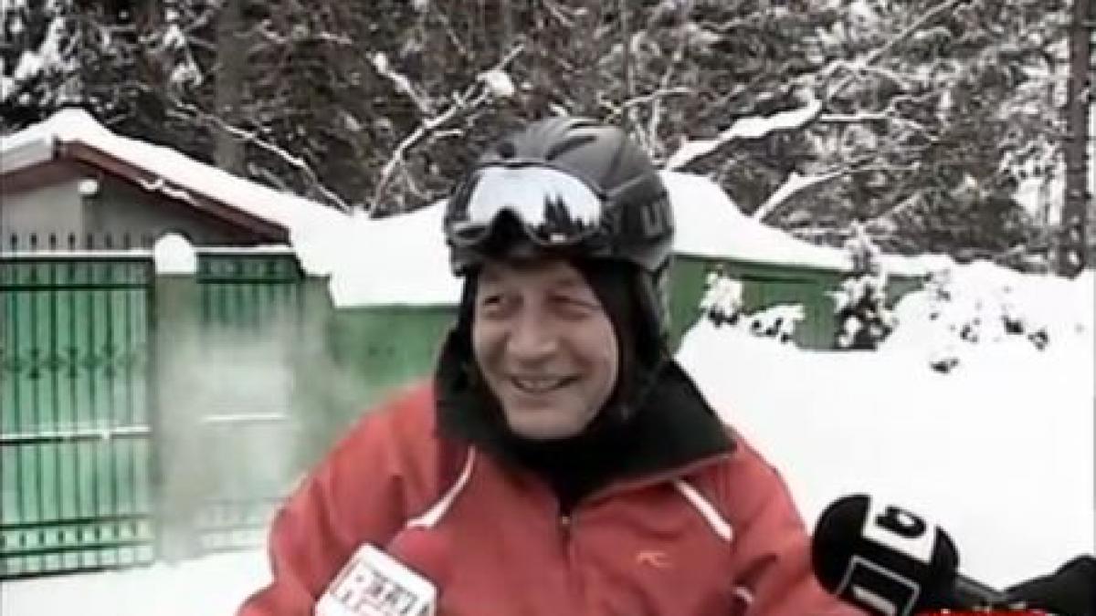 Băsescu, pe snowmobil: Grijile nu mai sunt la mine, sunt la Guvern