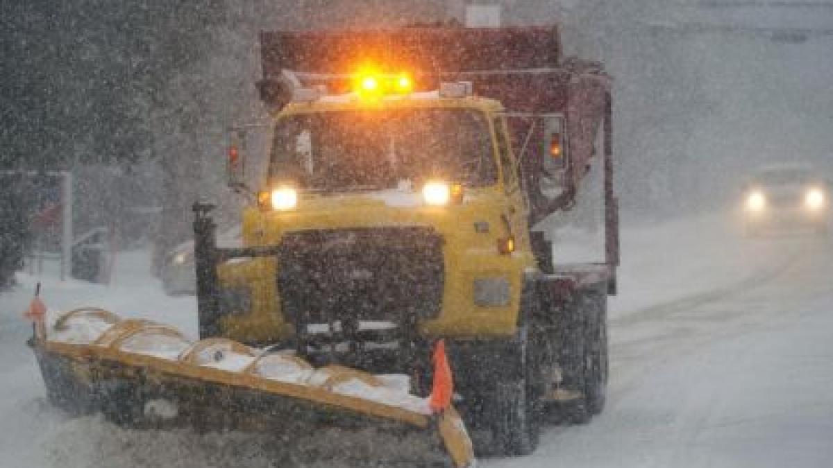 Furtună de zăpadă în Canada. Traficul rutier, paralizat. Sute de curse aeriene, anulate