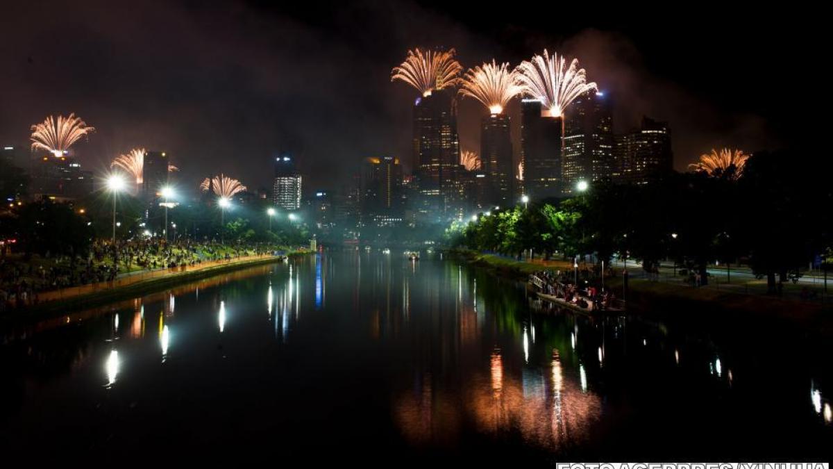 2013, întâmpinat cu focuri de artificii în lumea întreagă