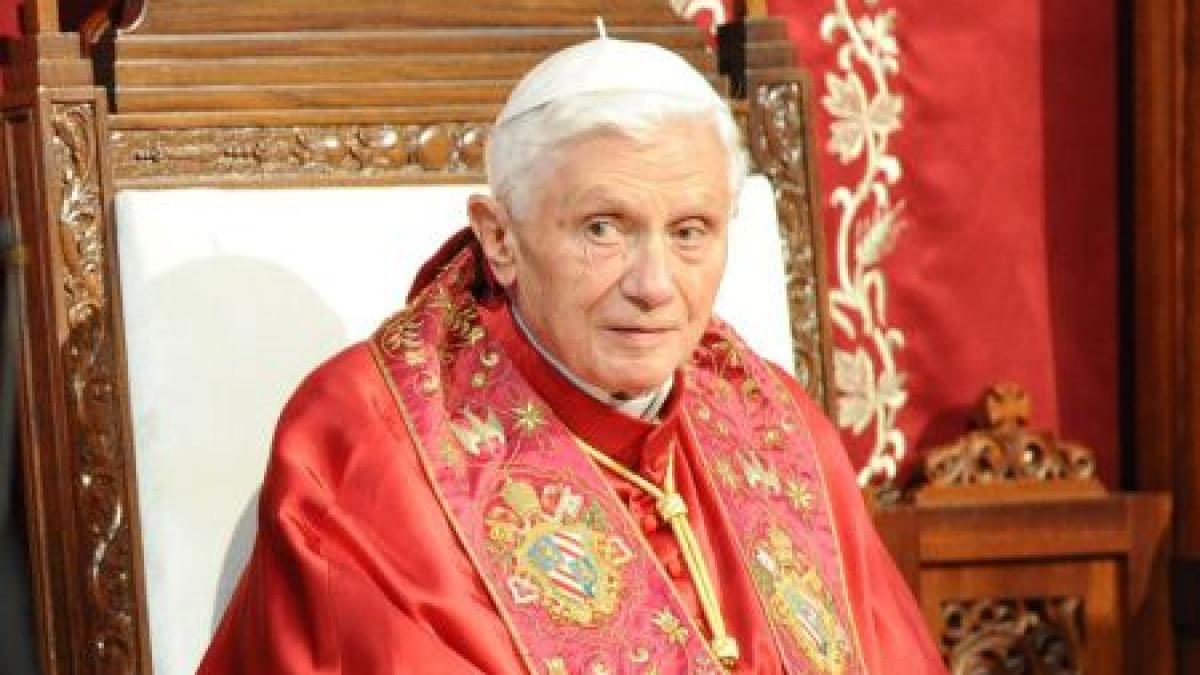 Un român a deranjat liturghia de Anul Nou a Suveranului Pontif. &quot;Puneţi capăt terorismului&quot;