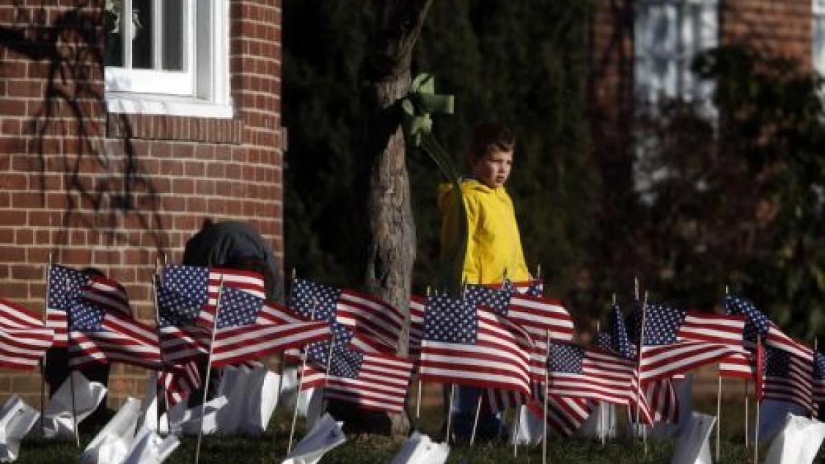 Supravieţuitorii masacrului din Newtown au revenit la cursuri în „cea mai sigură şcoală din America”